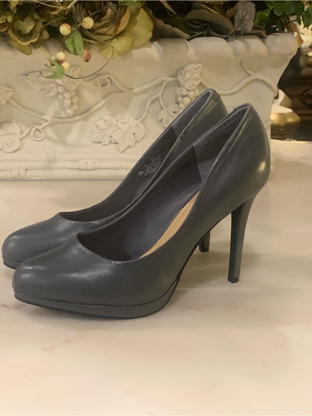 Bleecker & Bond Gray Heels Size 7 M